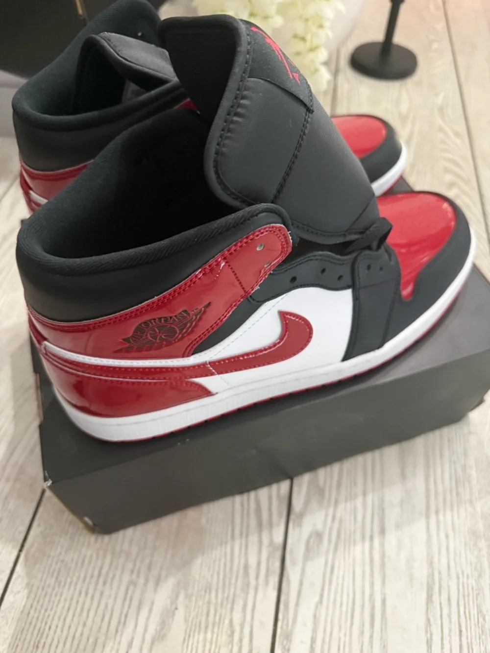 Jordan Men's Air Jordan 1 Mid Black/Red/White Athletic Shoes